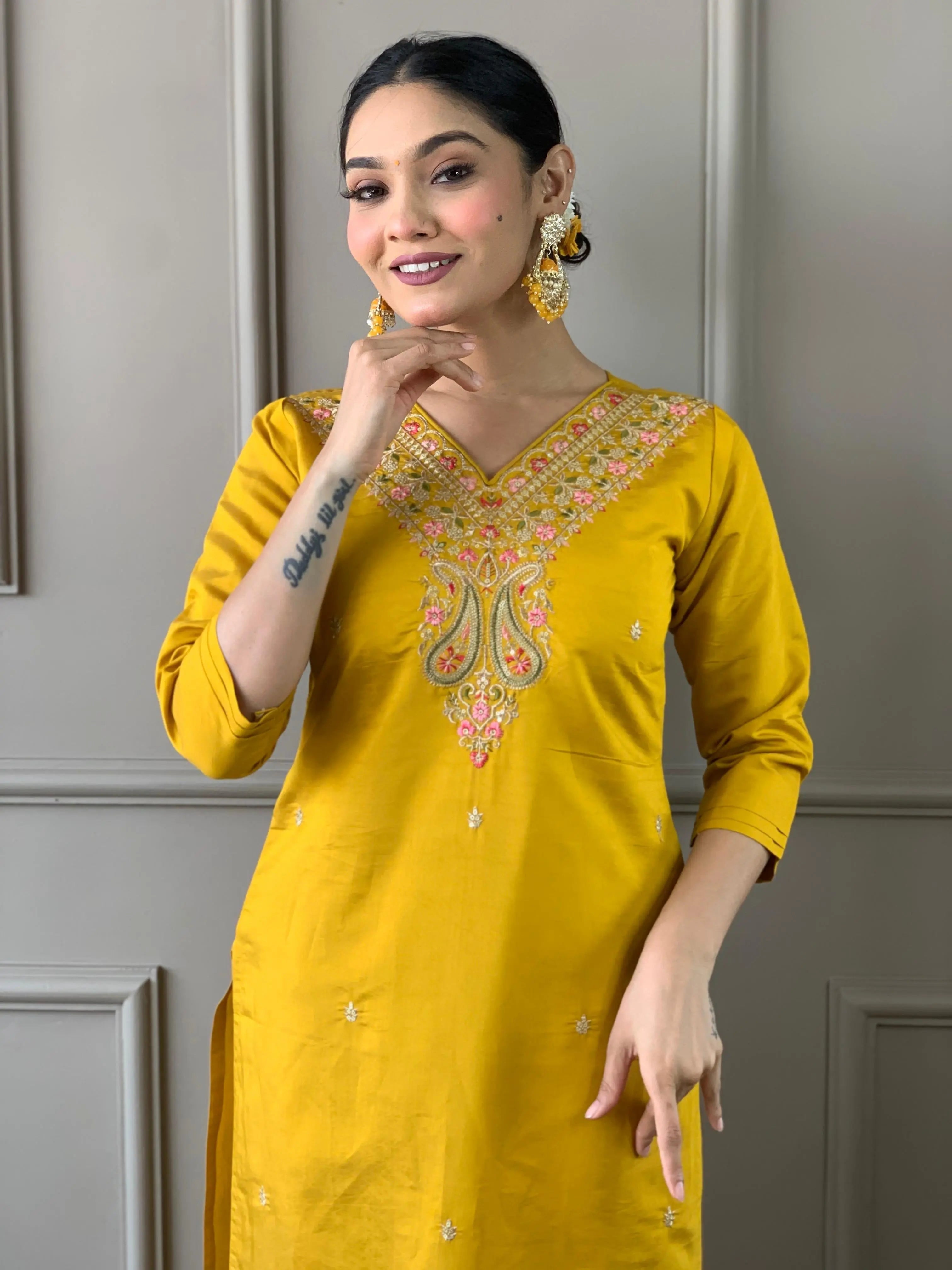 Viscos Chanderi Neck Stone Work Kurti Pant Dupatta Set (Stitched)
